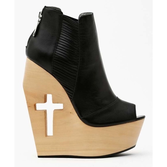 Grey City Slash Wood Cutout Wedges